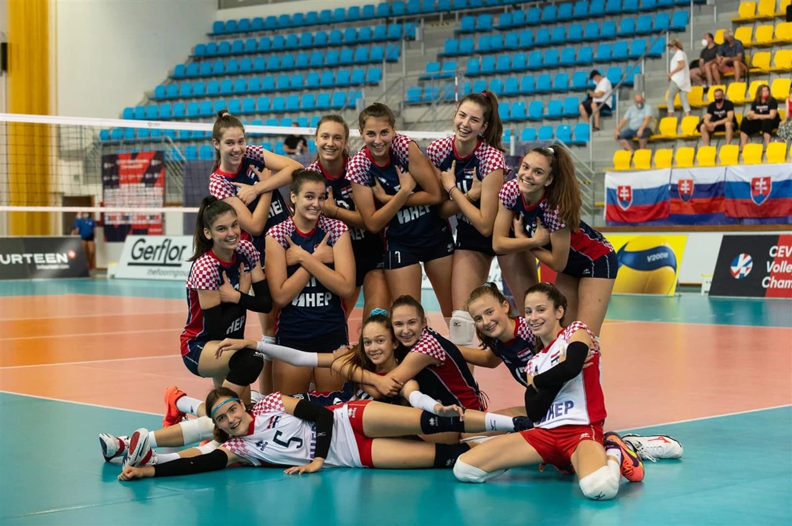 Croatia plays a thrilling 5-set match at U16W EuroVolley